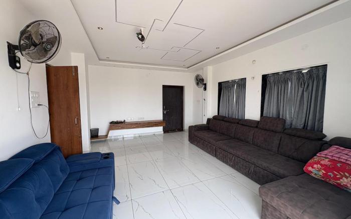 NMR Nest Farms Poolside Getaway –3BHK by homeyhuts