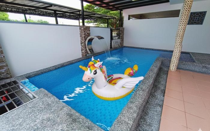 Bukit Beruang 366D Family Home - Private Pool