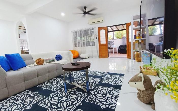 Bukit Beruang 366D Family Home - Private Pool