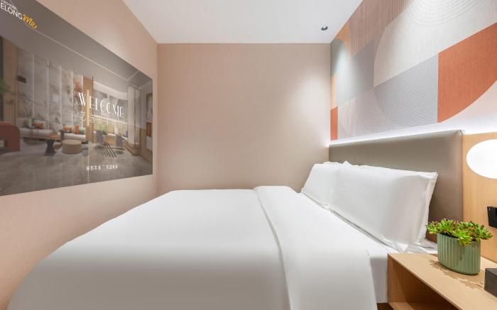 Elong ME Hotel Shanghai Red House Hospital Lujiabang Subway Station