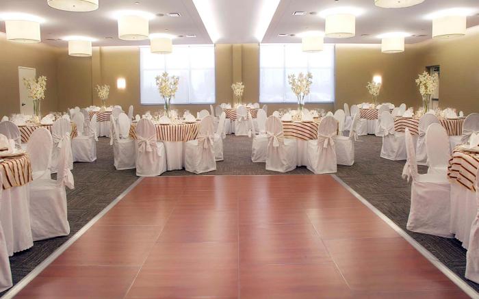 Novotel Montreal Aeroport Hotel