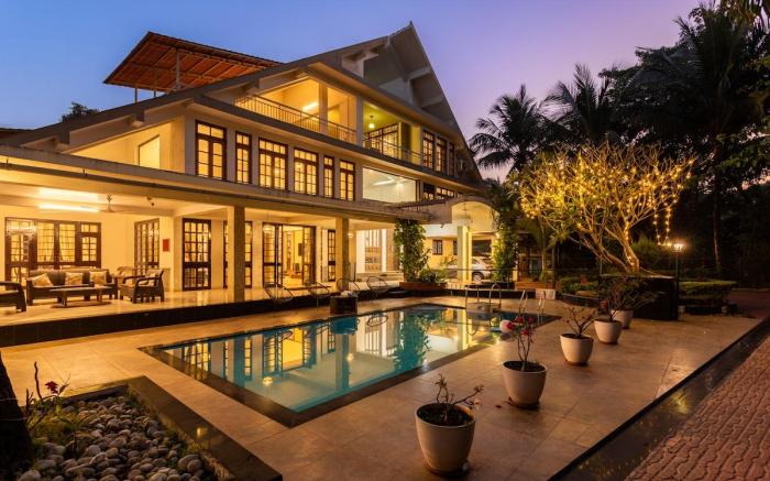 Nirvana: Luxurious Pool & Garden Villa in Vasai