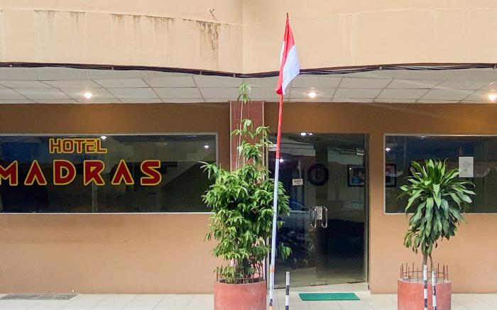 RedDoorz @ Madras Hotel Batam