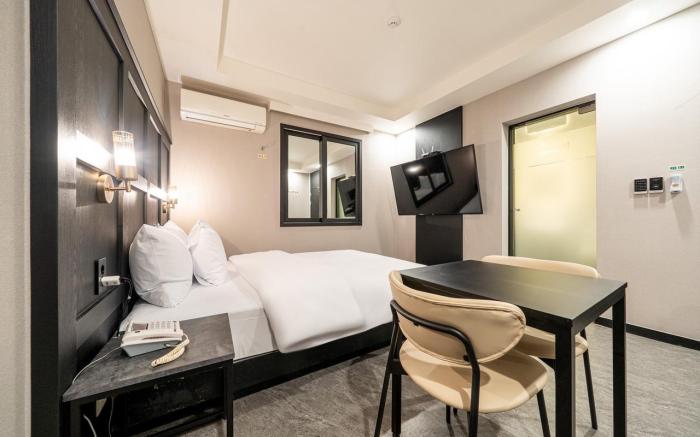 Guri Hotel  Moon - Month