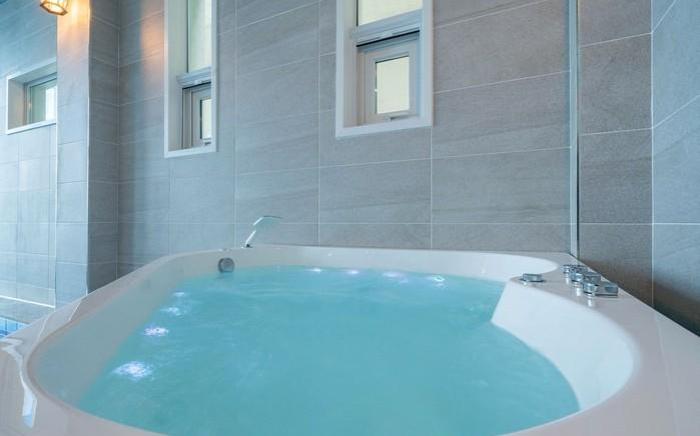 Yeongdeok Belmar Pool Villa