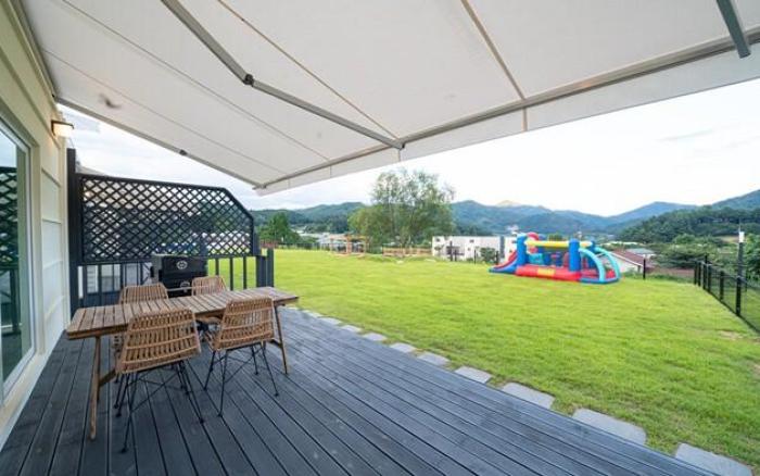 Mango Kids Pool Villa