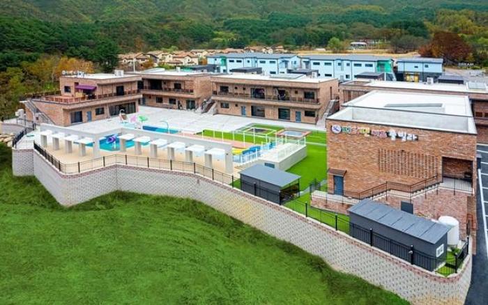 Peter Pan Kids Pool Villa