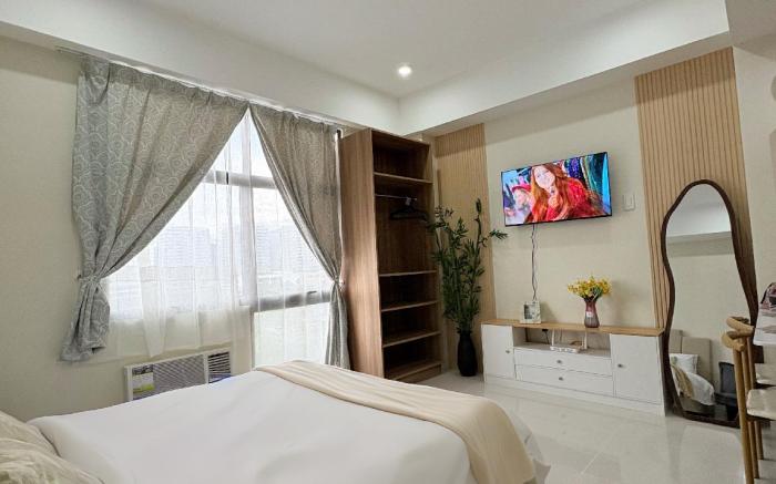 Chic Condo with Pool and Gym Access