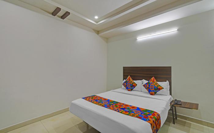 FabHotel White House Leo