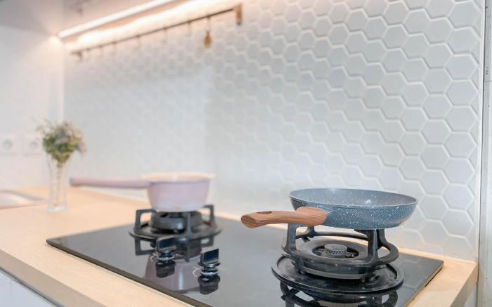 Studio near Rajawali Station @Amethyst By Travelio