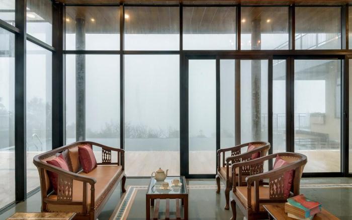 SaffronStays Falcon Hills: 6BHK Veg Luxury Haven