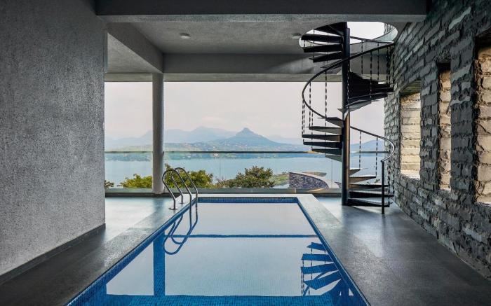 SaffronStays Ahilya | Lakeview Infinity Pool Villa