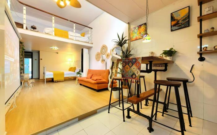 Shanghai Hills & Aromahome Terrace Loft