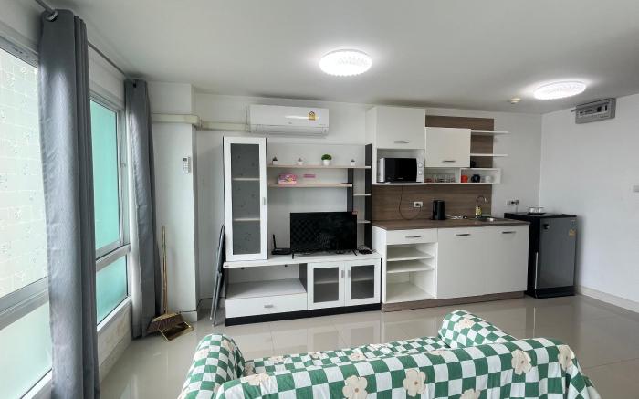 Bangsaray Beach Condo B414 บางเสร่ บีช