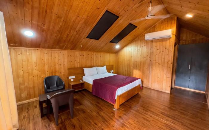 Oakridge Cottages 1BR with Pool by Homeyhuts_3