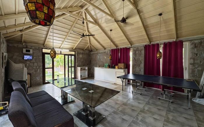Oakridge Cottages 1BR with Pool by Homeyhuts_1