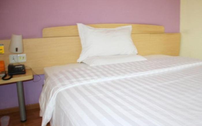 7 Days Inn Wuhan Huquan Street Yangjiawan Metro Station
