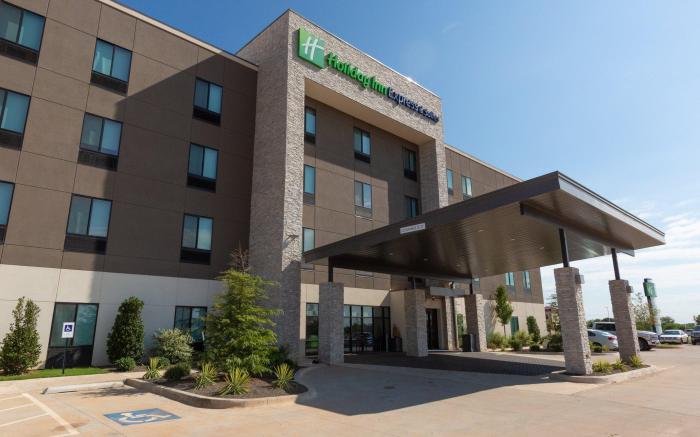 Holiday Inn Express And Suites Kingfisher By IHG