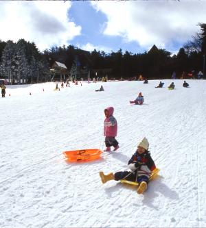 神戶六甲山滑雪場入場券| 可租借滑雪裝備或滑雪盆